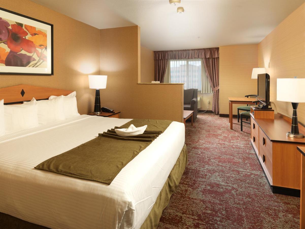Crystal Inn Hotel & Suites - Midvalley Murray Eksteriør billede
